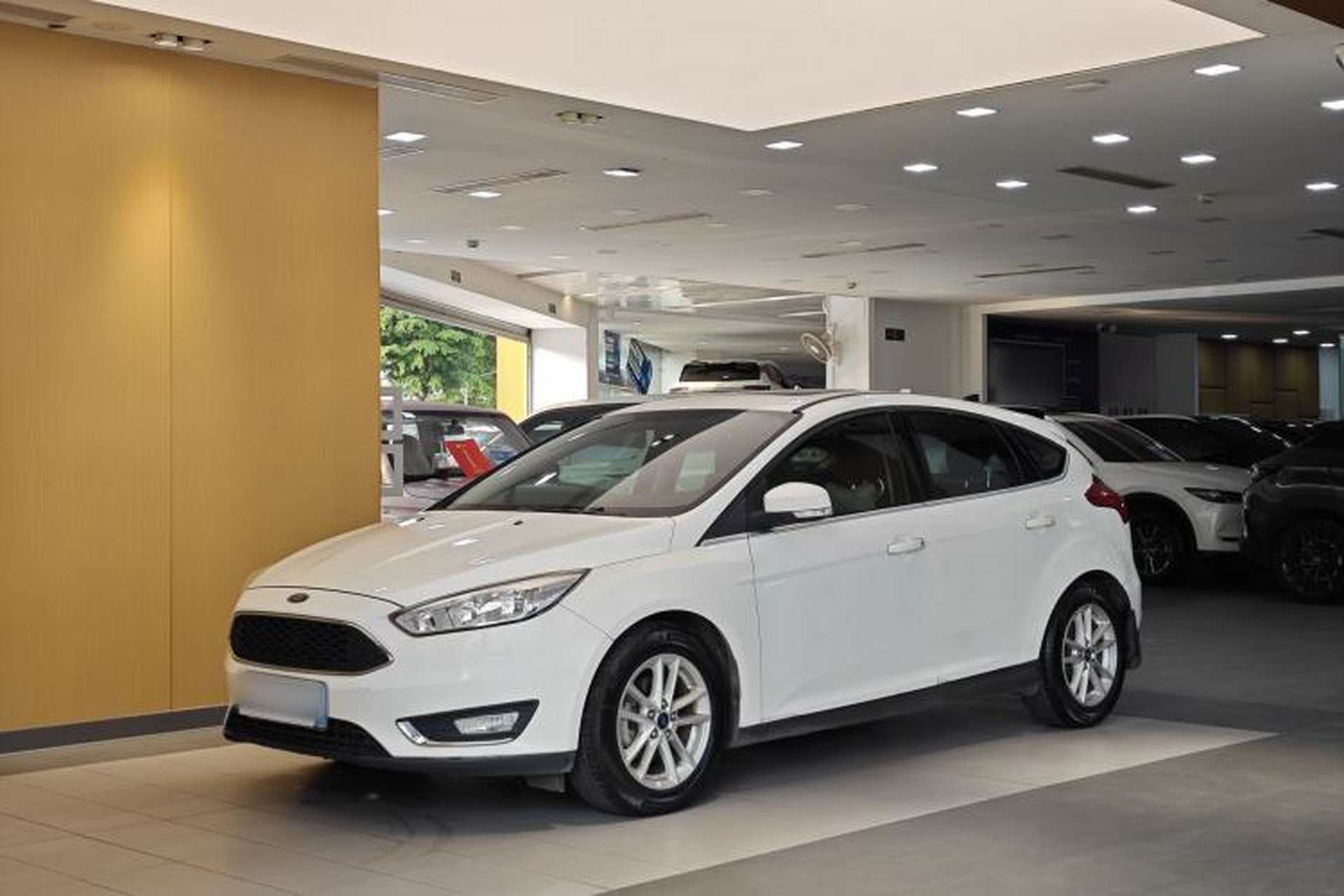 Used Ford Focus 2017 Hatchback EcoBoost 180 Automatic Elite Model Front Left 45 Deg