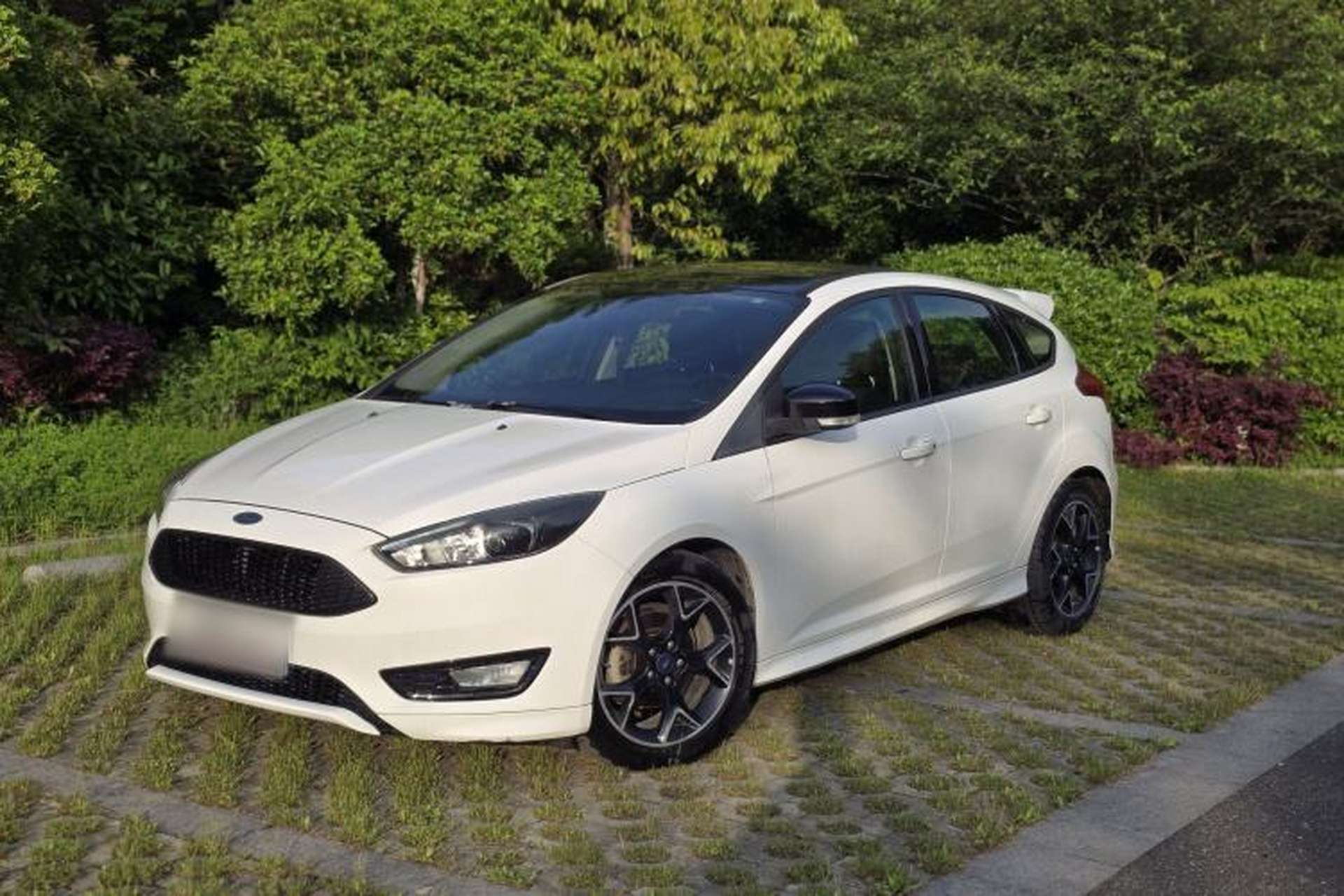 Used Ford Focus 2017 1.5T CTCC White and Black Limited Edition Front Left 45 Deg