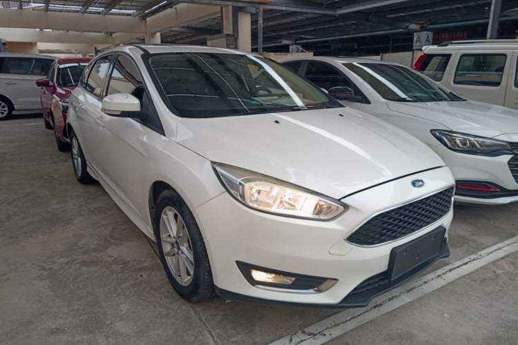 Used Ford Focus 2017 Hatchback 1.6L Automatic Fashion Edition Smart Drive Version Front Right 45 Deg