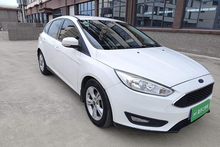 Used Ford Focus 2017 Hatchback 1.6L Automatic Comfort Plus SmartDrive Edition Front Right 45 Deg
