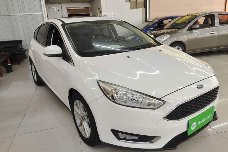 Used Ford Focus 2017 Hatchback EcoBoost 125 Automatic - Ultra-Powerful Style Edition with Smart Drive Features Front Right 45 Deg