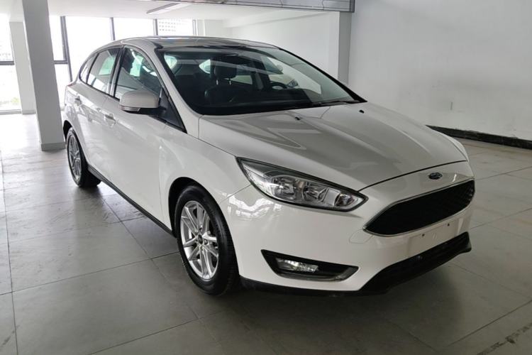 Used Ford Focus 2017 Hatchback EcoBoost 125 Automatic - Ultra-Powerful Style Edition with Smart Drive Features Front Right 45 Deg