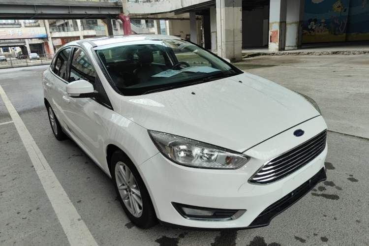 Used Ford Focus 2017 Sedan 1.6L Manual Fashion Edition Smart Drive Version Front Right 45 Deg