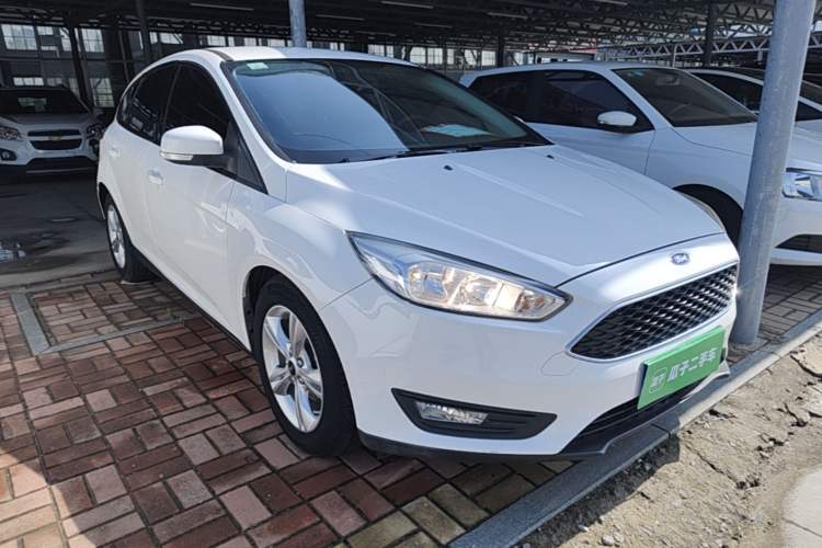 Used Ford Focus 2017 Hatchback 1.6L Automatic Comfort Plus SmartDrive Edition Front Right 45 Deg