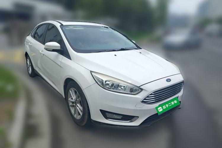 Used Ford Focus 2017 Sedan EcoBoost 125 Manual – Ultra-Style Edition with SmartDrive Features Front Right 45 Deg