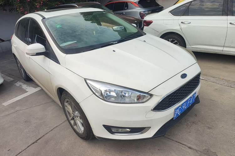 Used Ford Focus 2017 Hatchback 1.6L Automatic Fashion Edition Smart Drive Version Front Right 45 Deg