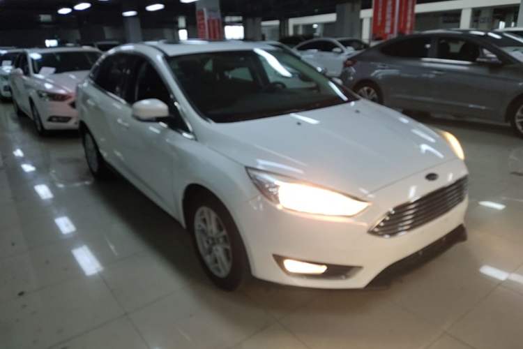 Used Ford Focus 2017 Sedan 1.6L Automatic Fashion Edition Smart Drive Version Front Right 45 Deg
