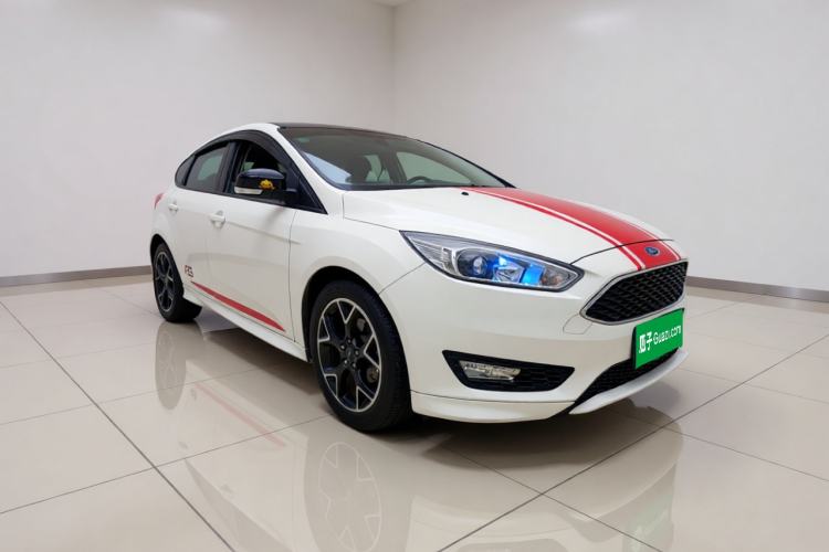 Used Ford Focus 2017 1.5T CTCC White and Black Limited Edition Front Right 45 Deg