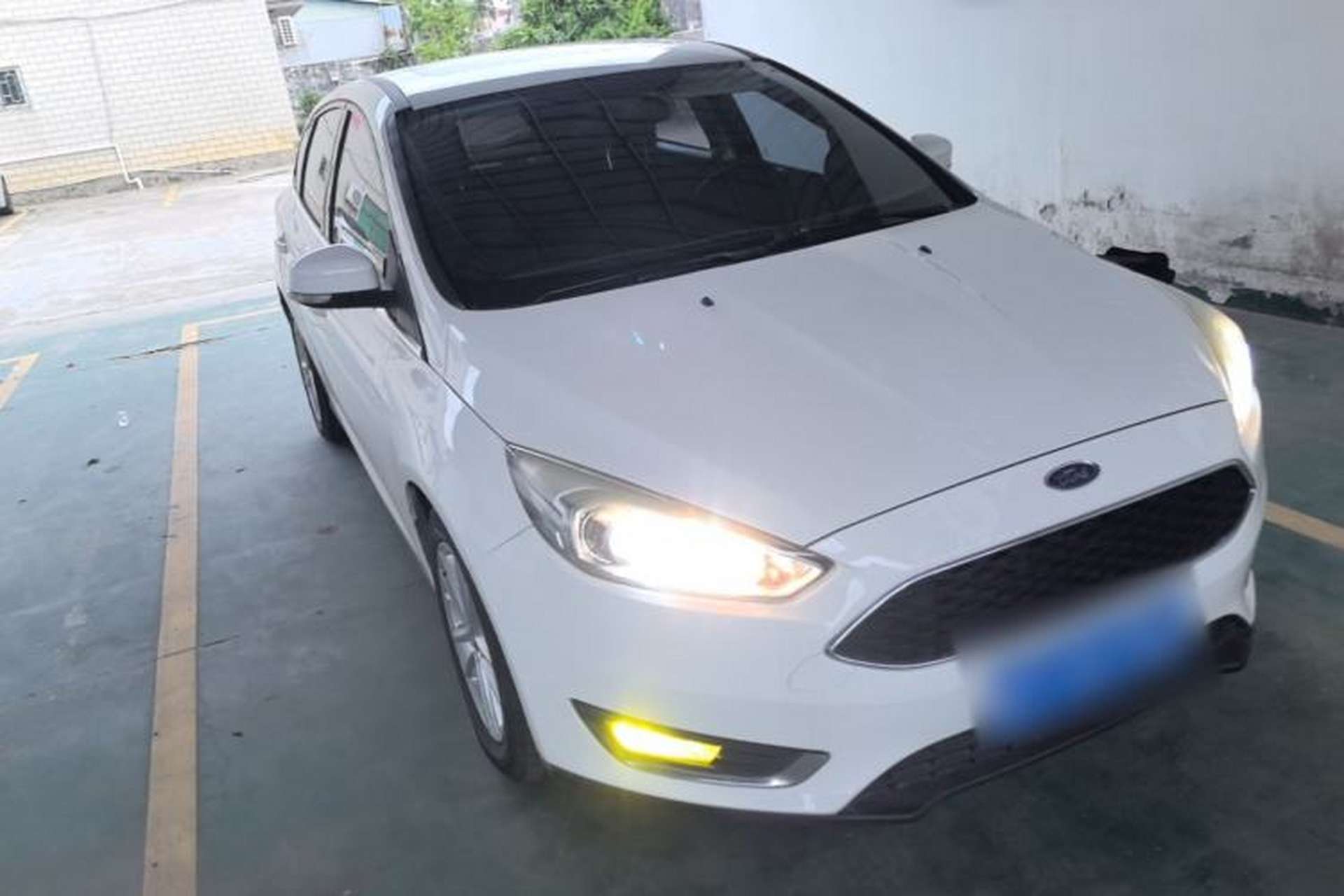 Used Ford Focus 2017 Hatchback EcoBoost 180 Automatic Elite Model Front Right 45 Deg