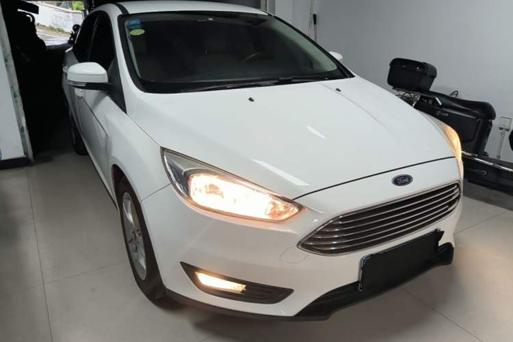 Used Ford Focus 2017 Sedan 1.6L Automatic Comfort Plus SmartDrive Edition Front Right 45 Deg