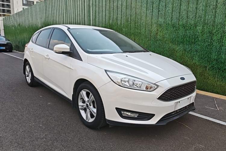 Used Ford Focus 2017 Hatchback 1.6L Automatic Comfort Plus SmartDrive Edition Front Right 45 Deg