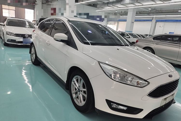 Used Ford Focus 2017 Hatchback EcoBoost 125 Automatic - Ultra-Powerful Style Edition with Smart Drive Features Front Right 45 Deg