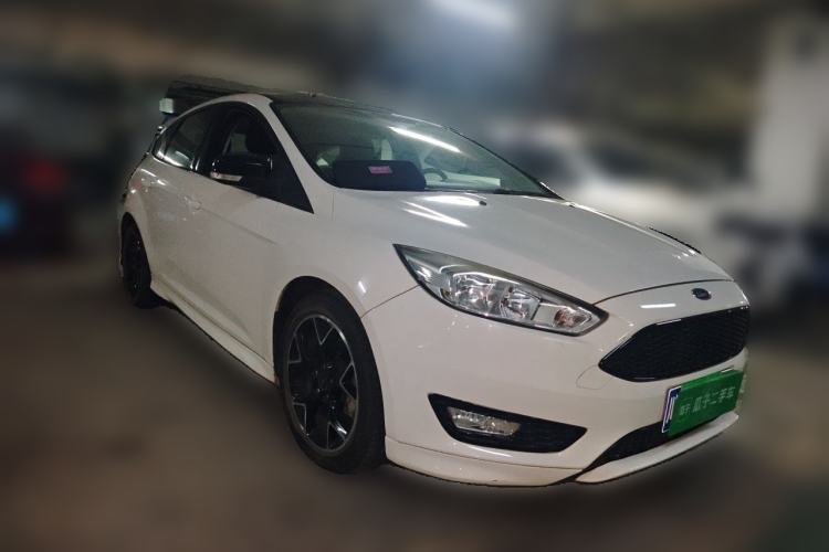 Used Ford Focus 2017 1.5T CTCC White and Black Limited Edition Front Right 45 Deg