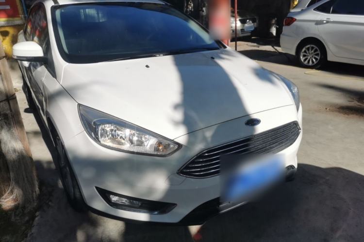 Used Ford Focus 2017 Sedan EcoBoost 125 Automatic Supreme Style SmartDrive Edition Front Right 45 Deg