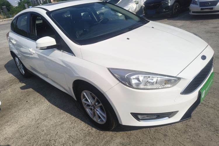 Used Ford Focus 2017 Hatchback EcoBoost 180 Automatic Elite Model Front Right 45 Deg