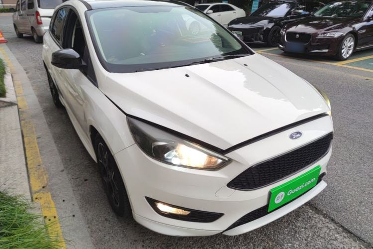 Used Ford Focus 2017 1.5T CTCC White and Black Limited Edition Front Right 45 Deg