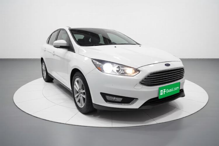 Used Ford Focus 2017 Sedan EcoBoost 180 Automatic Elite Model Front Right 45 Deg