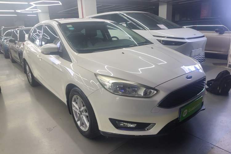 Used Ford Focus 2017 Hatchback 1.6L Automatic Fashion Edition Smart Drive Version Front Right 45 Deg