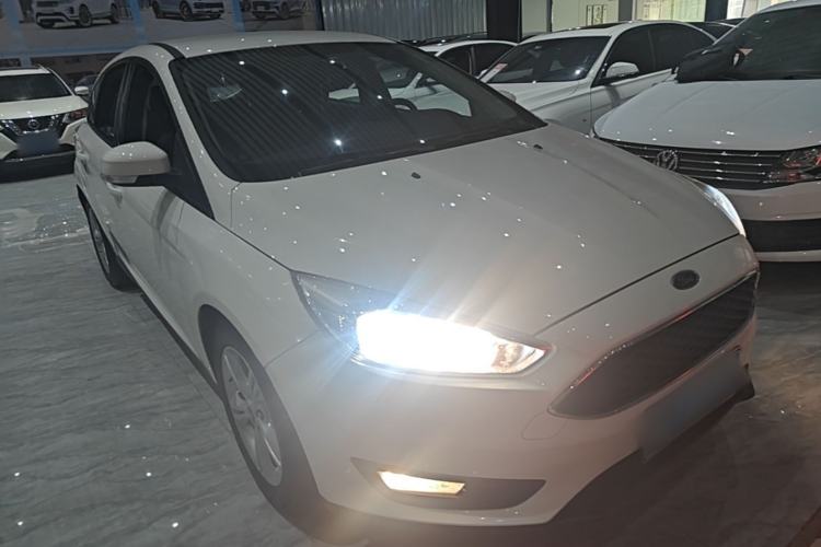 Used Ford Focus 2017 Hatchback 1.6L Automatic Comfort Plus SmartDrive Edition Front Right 45 Deg