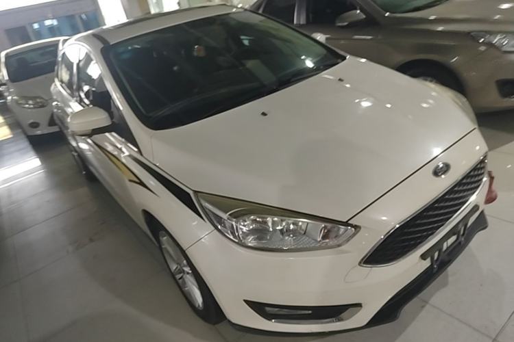 Used Ford Focus 2017 Hatchback EcoBoost 180 Automatic Elite Model Front Right 45 Deg