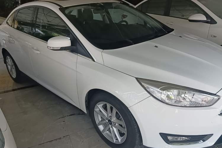 Used Ford Focus 2017 Sedan EcoBoost 180 Automatic Elite Model Front Right 45 Deg