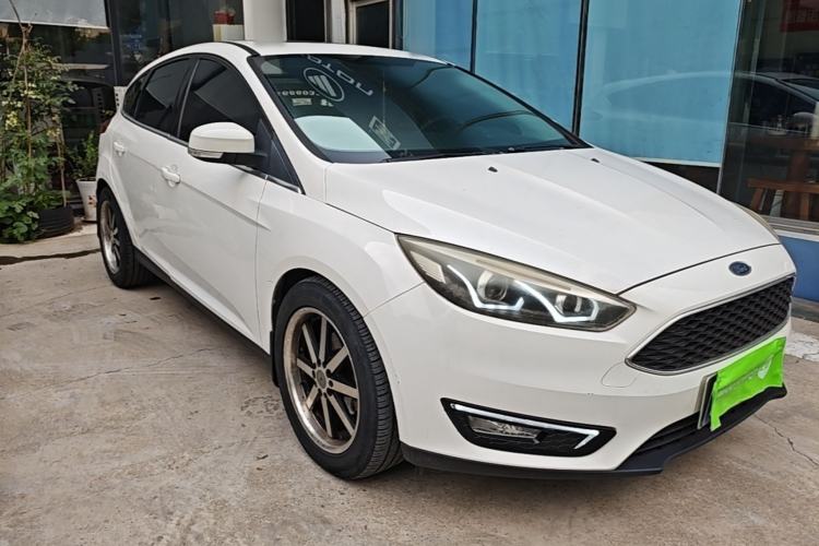 Used Ford Focus 2017 Hatchback EcoBoost 180 Automatic Elite Model Front Right 45 Deg