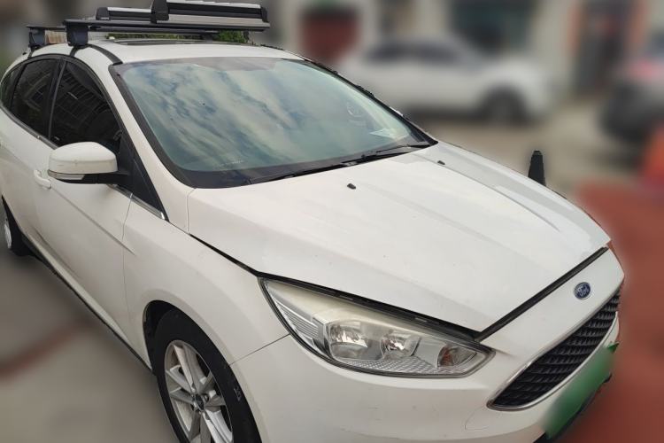 Used Ford Focus 2017 Hatchback EcoBoost 180 Automatic Elite Model Front Right 45 Deg