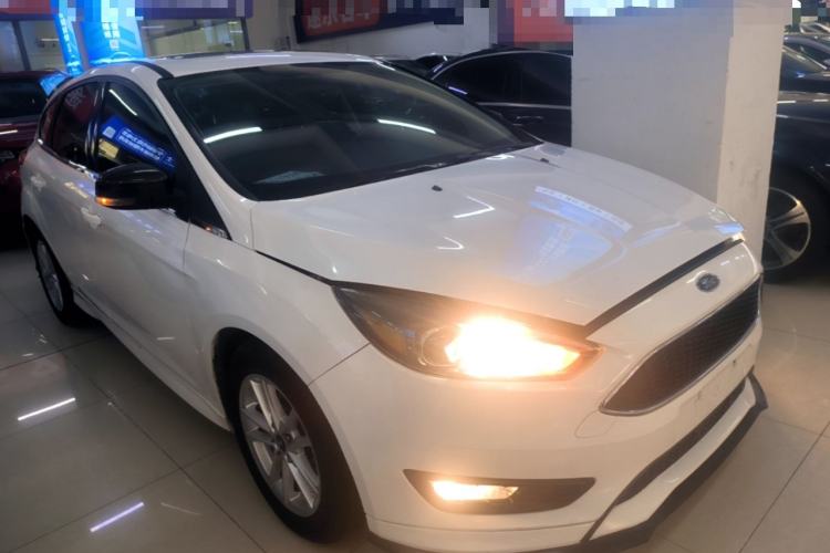 Used Ford Focus 2017 Hatchback 1.6L Automatic Fashion Edition Smart Drive Version Front Right 45 Deg