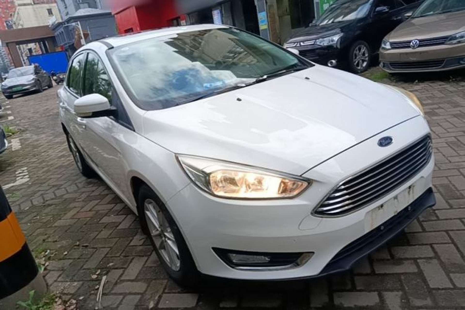 Used Ford Focus 2017 Sedan 1.6L Manual Fashion Edition Smart Drive Version Front Right 45 Deg