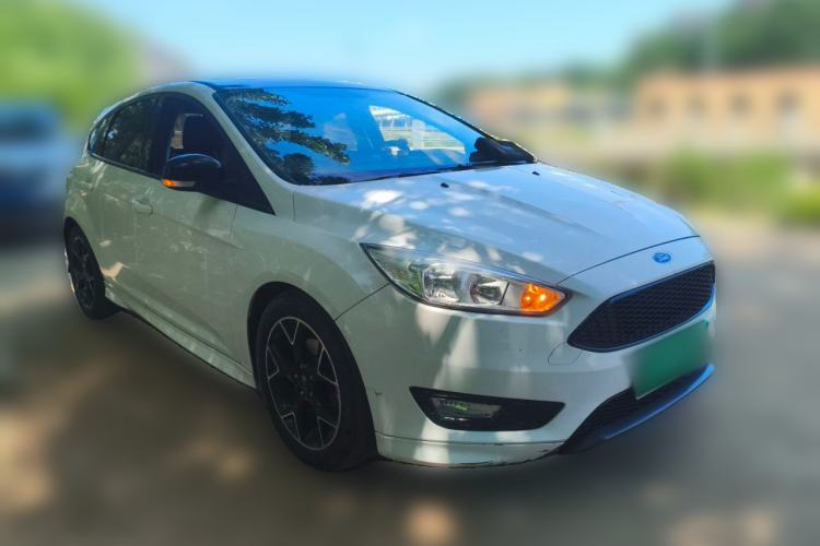 Used Ford Focus 2017 1.5T CTCC White and Black Limited Edition Front Right 45 Deg
