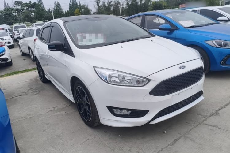 Used Ford Focus 2017 1.5T CTCC White and Black Limited Edition Front Right 45 Deg
