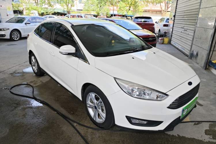 Used Ford Focus 2017 Sedan 1.6L Automatic Comfort Plus SmartDrive Edition Front Right 45 Deg