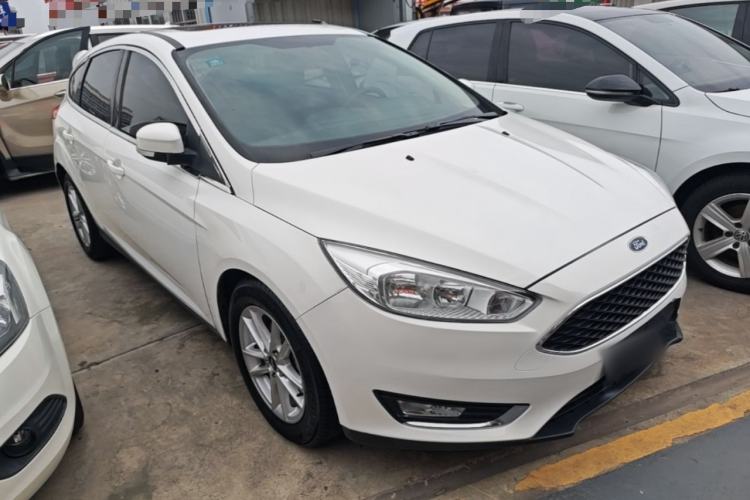 Used Ford Focus 2017 Hatchback EcoBoost 125 Manual – Ultra-Performance Style SmartDrive Edition Front Right 45 Deg