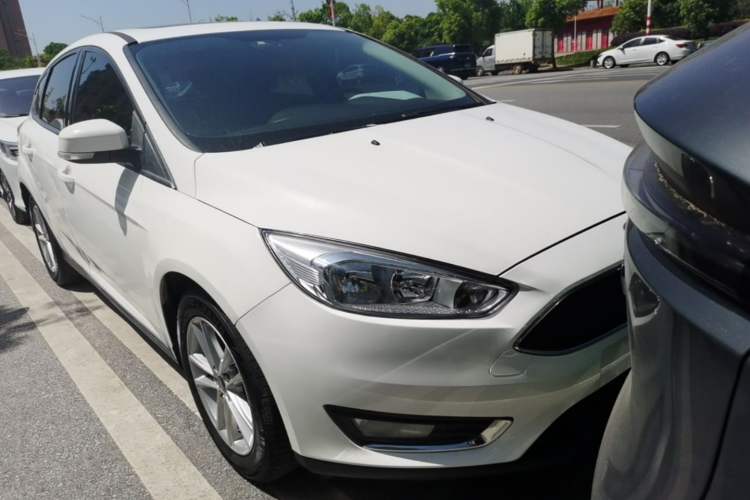 Used Ford Focus 2017 Hatchback 1.6L Automatic Fashion Edition Smart Drive Version Front Right 45 Deg