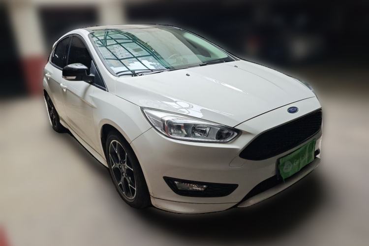 Used Ford Focus 2017 1.5T CTCC White and Black Limited Edition Front Right 45 Deg