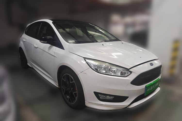 Used Ford Focus 2017 1.5T CTCC White and Black Limited Edition Front Right 45 Deg