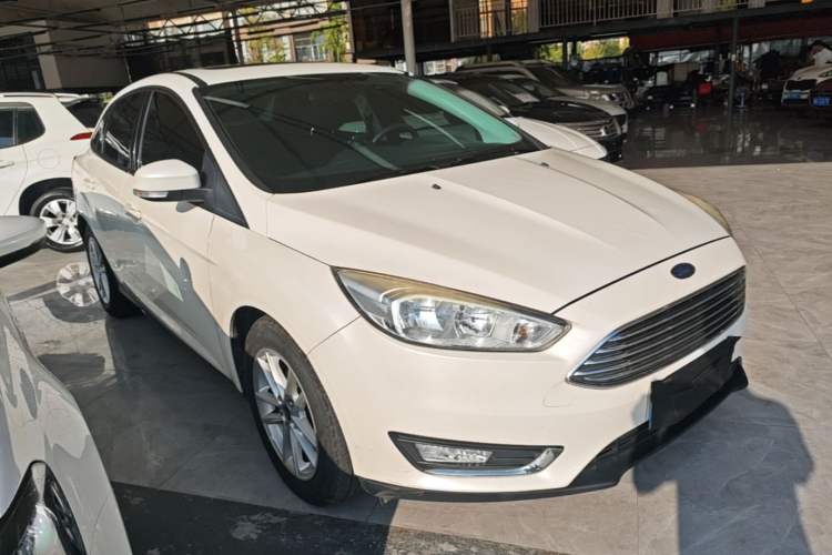 Used Ford Focus 2017 Sedan 1.6L Manual Fashion Edition Smart Drive Version Front Right 45 Deg