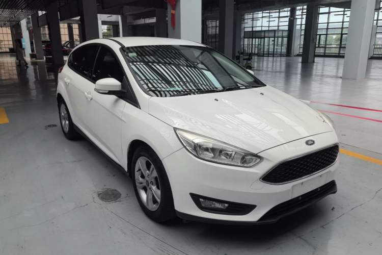 Used Ford Focus 2017 Hatchback 1.6L Automatic Comfort Plus SmartDrive Edition Front Right 45 Deg