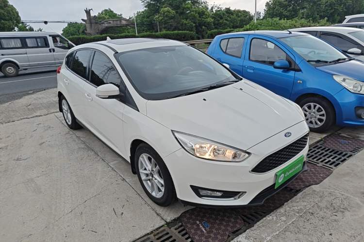 Used Ford Focus 2017 Hatchback 1.6L Automatic Fashion Edition Smart Drive Version Front Right 45 Deg