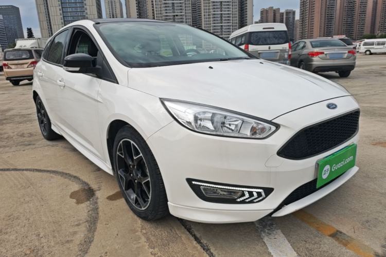 Used Ford Focus 2017 1.5T CTCC White and Black Limited Edition Front Right 45 Deg