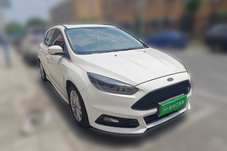 Used Ford Focus 2017 Hatchback EcoBoost 180 Automatic Elite Model Front Right 45 Deg