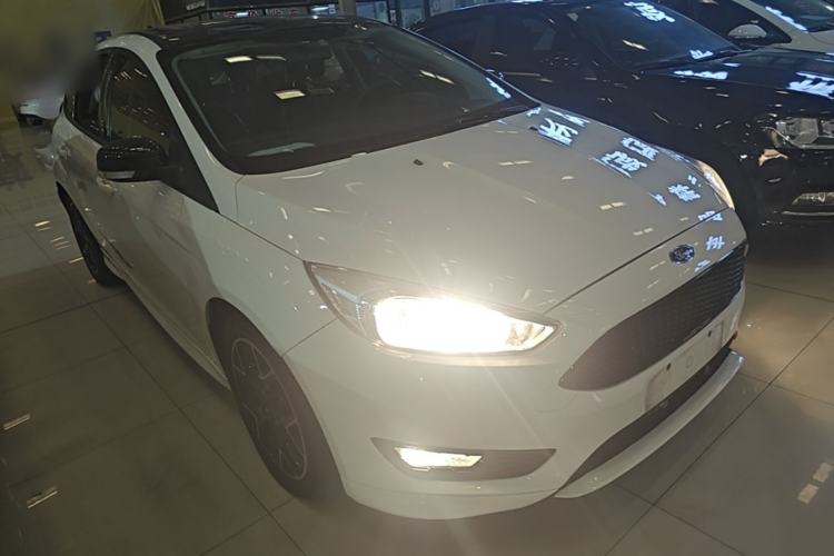 Used Ford Focus 2017 1.5T CTCC White and Black Limited Edition Front Right 45 Deg