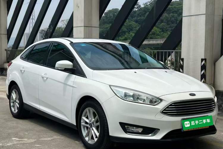 Used Ford Focus 2017 Sedan 1.6L Manual Fashion Edition Smart Drive Version Front Right 45 Deg