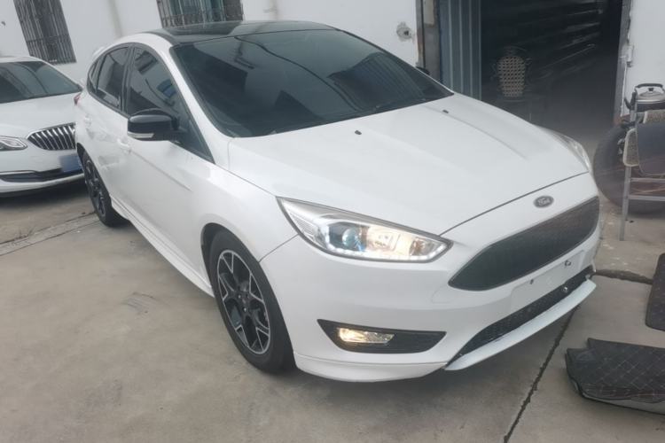 Used Ford Focus 2017 1.5T CTCC White and Black Limited Edition Front Right 45 Deg