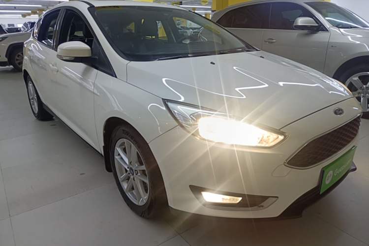 Used Ford Focus 2017 Hatchback 1.6L Automatic Fashion Edition Smart Drive Version Front Right 45 Deg