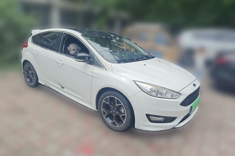 Used Ford Focus 2017 1.5T CTCC White and Black Limited Edition Front Right 45 Deg