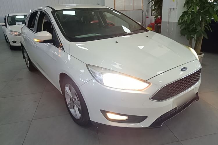 Used Ford Focus 2017 Hatchback 1.6L Automatic Comfort Plus SmartDrive Edition Front Right 45 Deg