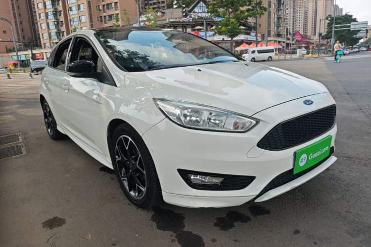 Used Ford Focus 2017 1.5T CTCC White and Black Limited Edition Front Right 45 Deg