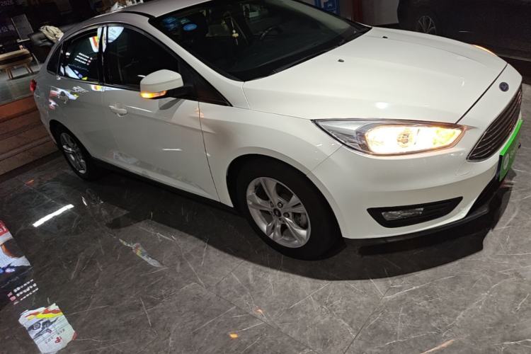 Used Ford Focus 2017 Sedan 1.6L Automatic Comfort Plus SmartDrive Edition Front Right 45 Deg