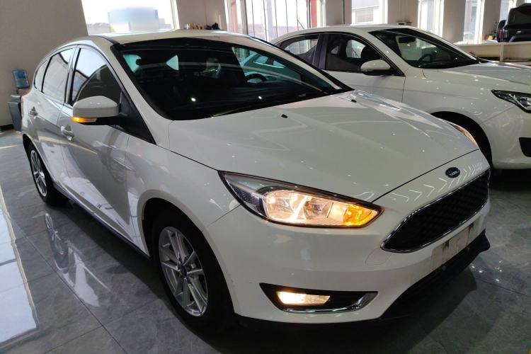 Used Ford Focus 2017 Hatchback 1.6L Automatic Fashion Edition Smart Drive Version Front Right 45 Deg